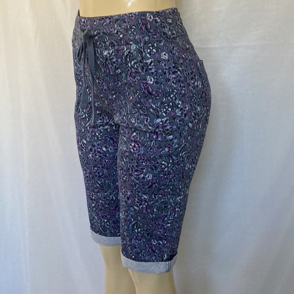DEMOCRACY Jeans Tummy Control Size 6 Floral Bermuda Shorts Cuffed Hems NWOT - Picture 6 of 6